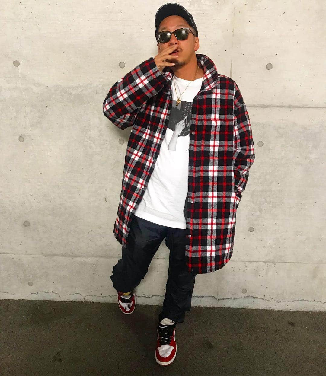のインスタグラム：「新元号「令和」いんだはーうす🔥 ・ 最初は違和感あるもんなのかな？w ・ とりあえず平成ありがとう😎🔥 ・ これからよろしく令和👍 ・ #令和#平成#俺は#昭和#fearofgod  #イルマニア#mcma#mcmastyle#balenciaga#vetements#illmatic#nike#jordan#air jordan#jordan1#chicago#jerrylorenzo #chromehearts #赤マニア」