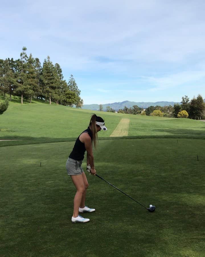 のインスタグラム：「Great day for a round today!!! Even got some color on the pale skin 😊 Best shirt ever to get a tan though and super comfy to wear in the heat!!! Thanks @spitfirepetiteinc • • • #jlpga #golfer #progolfer #golflover #comfy #happyplace #amazing #spring #beautiful #instadaily #instaawesome #fit #healthy #fashion #golfmaddness #girl #love #ootd #golfswing #tourlife #practice #hardwork #dedication #summeriscoming」