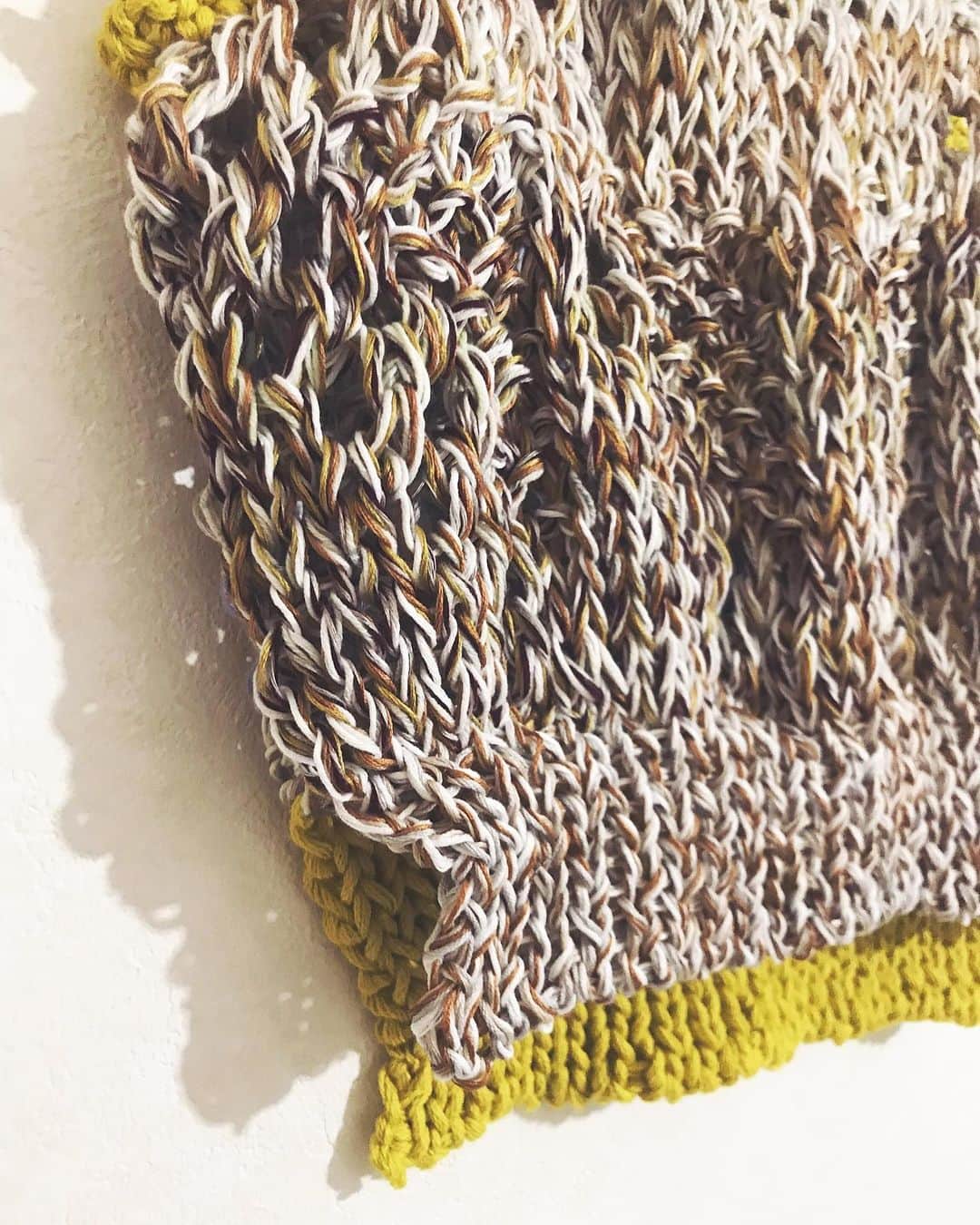 蓮沼千紘さんのインスタグラム写真 - (蓮沼千紘Instagram)「Knitted Spring&Summer vest 🌼 . material:cotton&linen&vinyl. . サマーニットバージョン自分にも編みたいと思いました♡ 気に入ってもらえて嬉しかったです☺️ . .  #aneddy #knit #material」4月1日 12時37分 - knitchihiro
