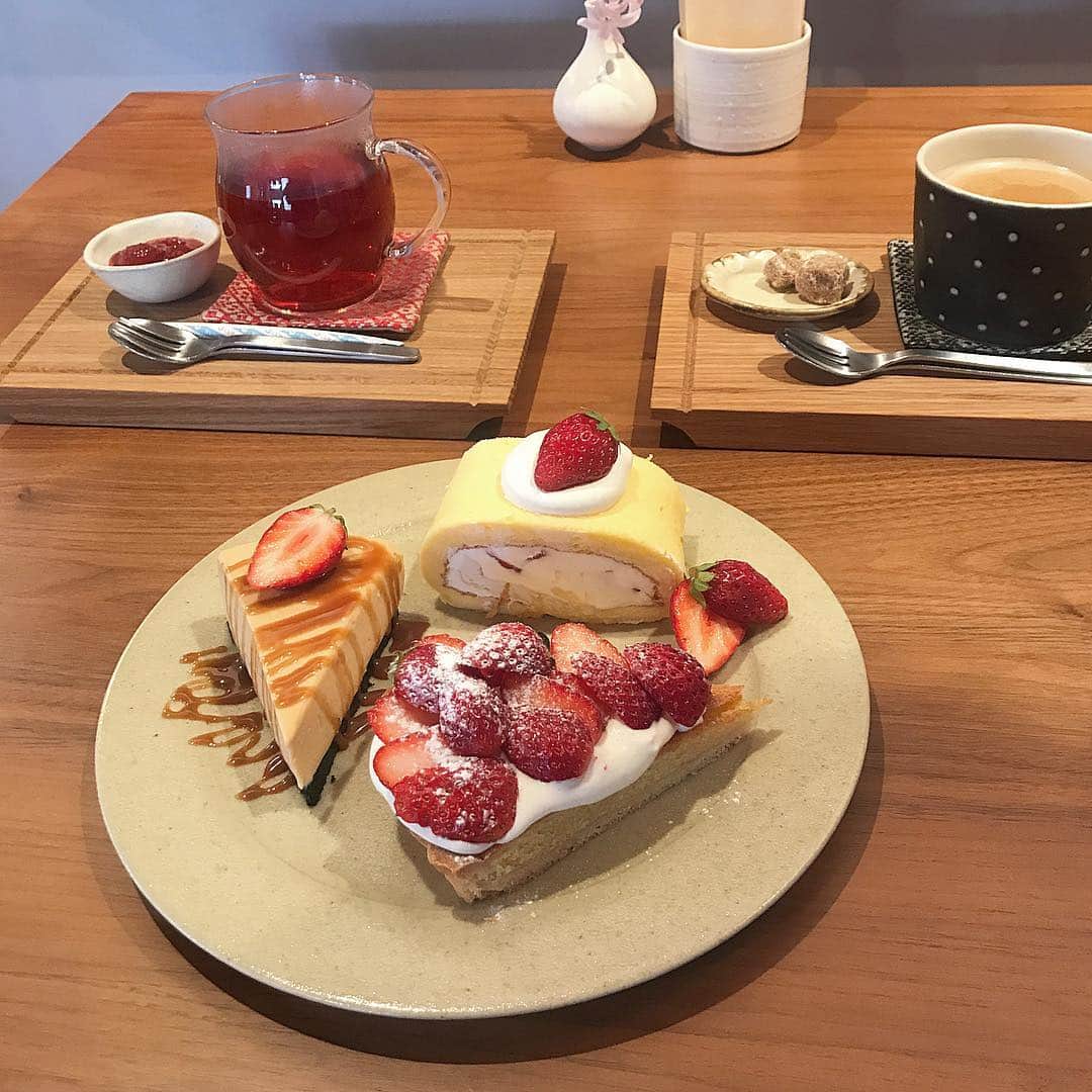 岡元優香さんのインスタグラム写真 - (岡元優香Instagram)「. 埼玉にある #うつわとcafeヒナギク  にいってきました(^ ^)💕 念願の....このプレートが 食べたかったずっと....🐝 . #岩槻カフェ #埼玉カフェ」4月1日 12時38分 - ___o3yuka._