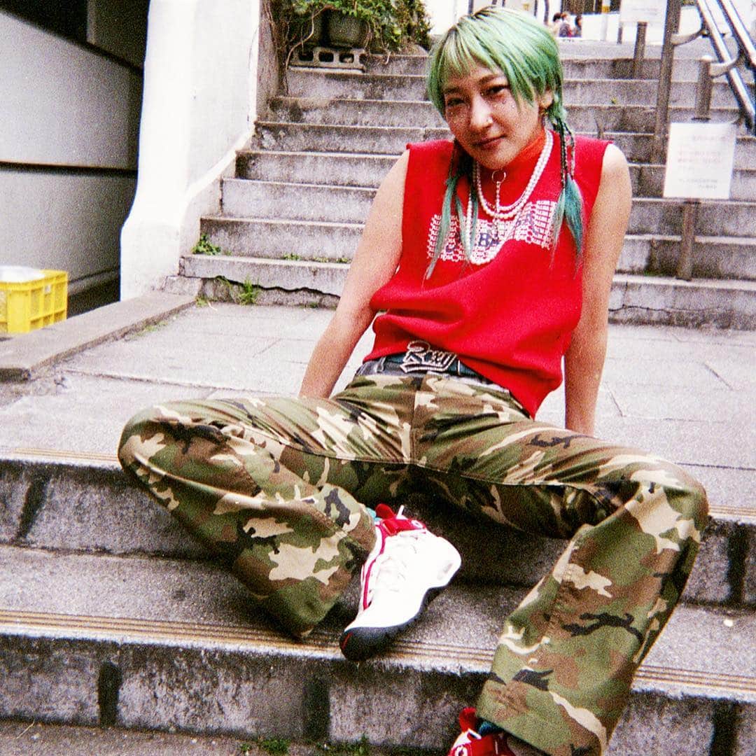 あっこさんのインスタグラム写真 - (あっこInstagram)「🎊🎊新曲RELEASE🎊🎊 ㊗️令和やっちーまいな㊗️ ・・・ 4／5 新曲「やっちーまいな」RELEASE！！！ ・・・ 平成の呪いとか、気圧のイライラとか、新時代のワクワクとか、いろんな感情が蠢くこの季節に、どう考えても主人公でしかない私や君を、ノリノリで背中押しちゃうような曲をつくりました💘 ・・・ ナビゲーターを務めるjwave"SONAR MUSIC"で4／1〜4／4まで先行試聴できます！！！やりたいこと、やりたいように、やっちまっおうな💖💖💖その意識を発動させる装置に、この曲がなれたら、嬉しいだよわたしは😋🦋🌸🌸🌸 ・・・ NEWアー写も公開したよ🌈🌈🌈Body&Soul！！！！！ ・・・ #GRRRLISM #やっちーまいな #yattiiiiimainaaaaa #akkogorilla #rapper #japan」4月1日 12時44分 - akkogorilla
