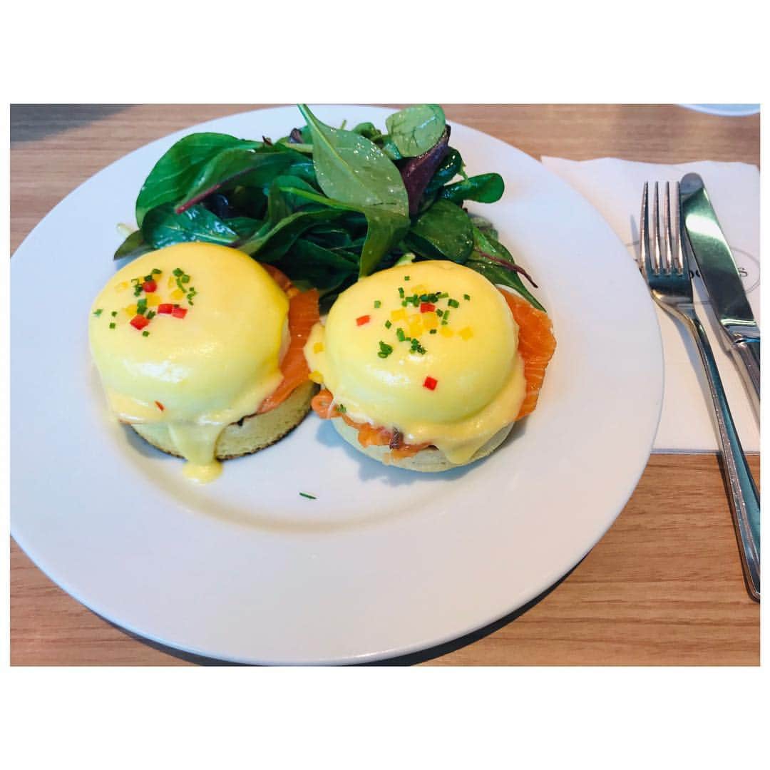 有明ゆなさんのインスタグラム写真 - (有明ゆなInstagram)「エッグベネディクト♡ . . . . #朝食 #エッグベネディクト #サラベス #sarabeths #大好き #美味しい #salada」4月1日 12時45分 - ariake_yuna