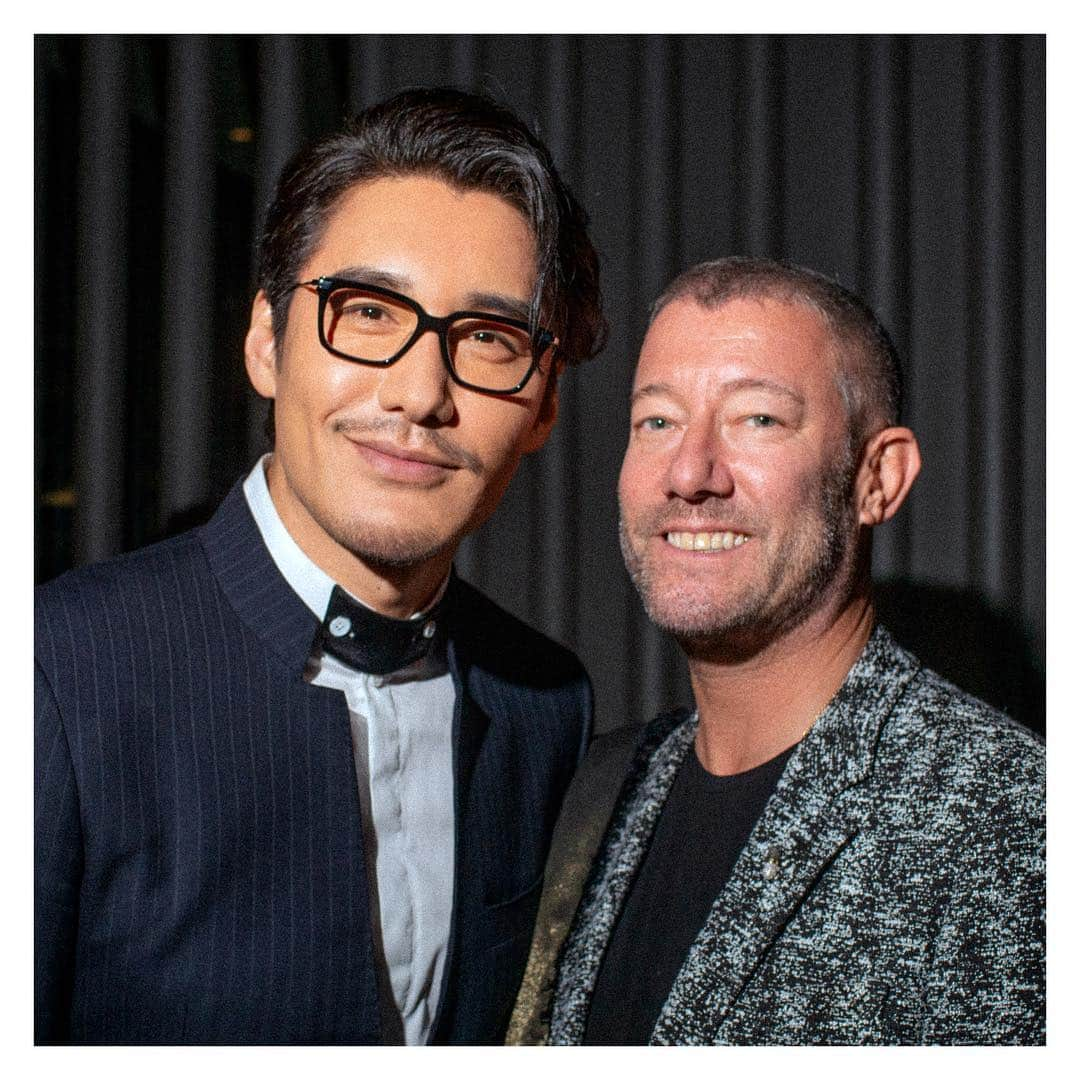 フー・ビンさんのインスタグラム写真 - (フー・ビンInstagram)「It is so great to meet my friends from @britishfashioncouncil right here in Shanghai during the @shanghai_fashionweek and to support the effort of reaching out to more young Chinese who love British brands. Can’t wait to visit UK again this June for another season of London Fashion Week! @97crush @miakong888」4月1日 12時54分 - hubing