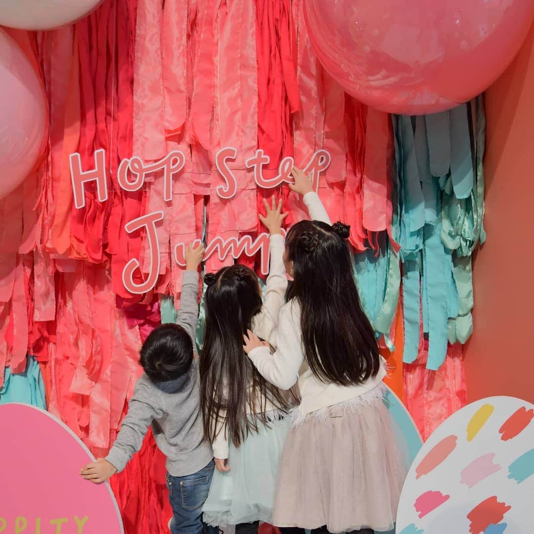 kidstoneさんのインスタグラム写真 - (kidstoneInstagram)「今日から4月。新年度ですね！ 入園、入学、入社のみなさまおめでとうございます😊 新元号も発表され、新しい1年のはじまりをより感じます。 新しい環境でもがんばりましょう！！ #こどもしゃしんかん #4月  毎月、今月の写真はどれかな～と見返すのが楽しみになっています🙌  #kidstone #kids #kidsfashion #キッズトーン #キッズ #キッズファッション #6歳 #7歳 #8歳 #女の子ママ  #春 #春生まれ #キッズ撮影会 #キッズモデル #育児 #小学生 #js #男の子ママ」4月1日 13時06分 - smekidstone