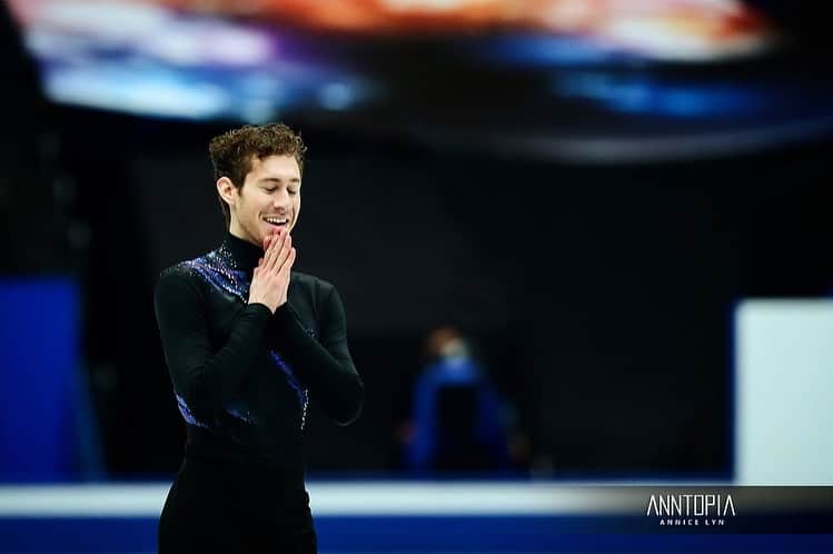 ジェイソン・ブラウンのインスタグラム：「🙏🙏🙏 • Grateful but not satisfied! 😉 Can’t believe the 2018/2019 season has officially ended for me! It’s been quite a ride! Huge thanks to my Toronto team for all of your patience, guidance, and support this season! And to the fans...thanks for the continued love and for cheering me on through another crazy year of skating!! I love you guys! いつもおうえんをありがとうございます！日本のファンのみなさまが大好きです！❤️✨」