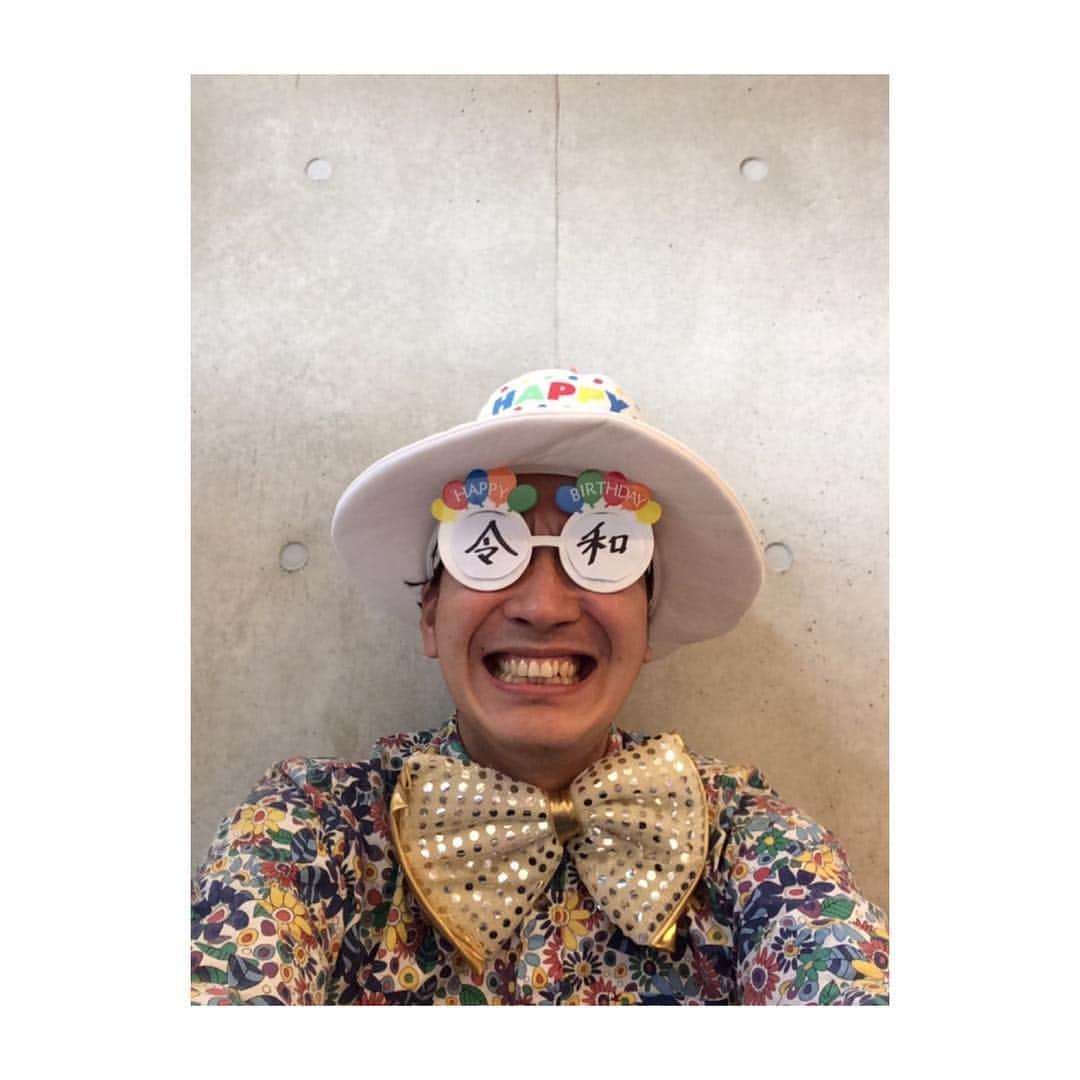 高道さんのインスタグラム写真 - (高道Instagram)「【ハッピー"令和"マン】  元号をお伝えするヒーロー！ 家にやってきた！ 元号だけ伝えて去って行った！ みんなの家にも来たかな？(^^) ・ ・ ・ #日本 #新元号 #令和 #新しい時代 #明るく生きよう #令和時代もよろしくお願いします😆」4月1日 13時18分 - minnanotakamichi