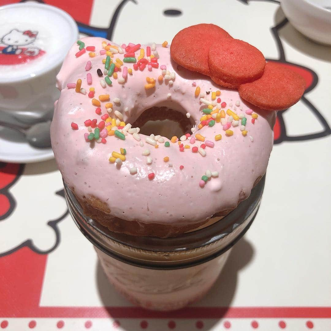 榊原あやさんのインスタグラム写真 - (榊原あやInstagram)「#HELLOKITTY x #EGGandSPUMA  #ハローキティ #サンリオ #キティラー #キティ活 #Sanrio #HelloKittyLover」4月1日 13時22分 - ayakwhite