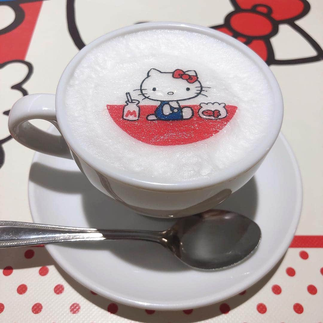 榊原あやさんのインスタグラム写真 - (榊原あやInstagram)「#HELLOKITTY x #EGGandSPUMA  #ハローキティ #サンリオ #キティラー #キティ活 #Sanrio #HelloKittyLover」4月1日 13時22分 - ayakwhite