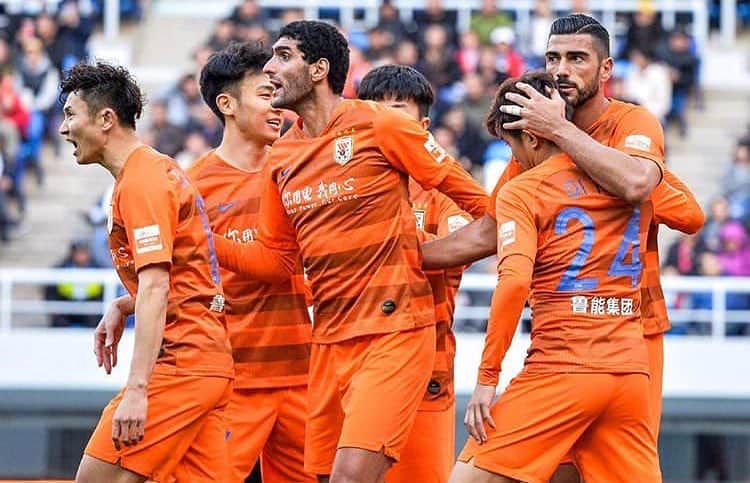 マルアン・フェライニのインスタグラム：「3 points ... Great win ... on the next one 😊😊@lunengtaishan」