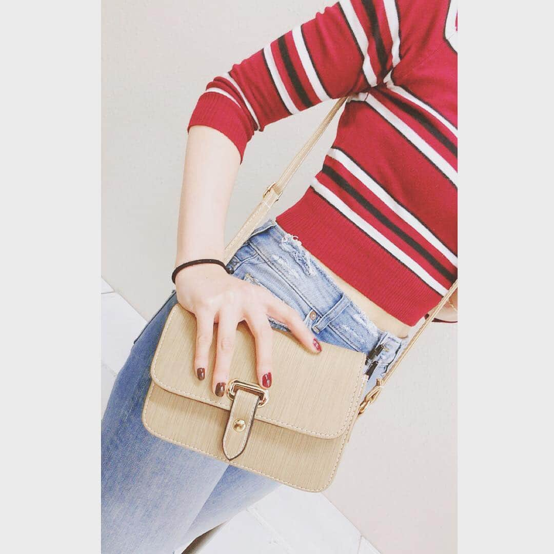 四宮吏桜さんのインスタグラム写真 - (四宮吏桜Instagram)「New bag🌟👯‍♀️ #四宮吏桜 #new #bag  #fashion  #インスタ映え  #beauty  #make #makeup  #いいね  #japan #japanesegirl  #girl」4月1日 13時38分 - rio_s_0221