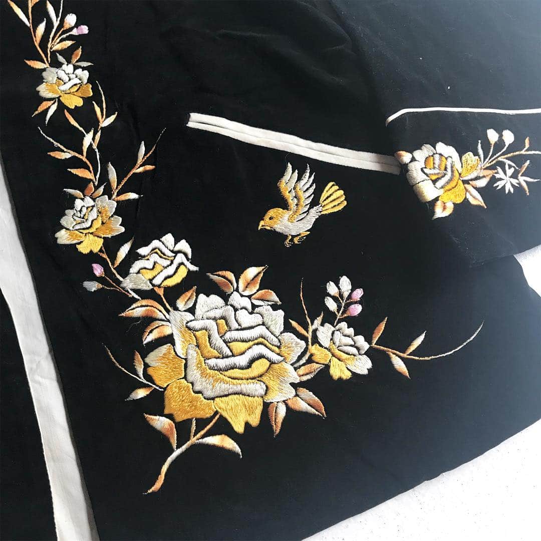 DROP...vintage select shopさんのインスタグラム写真 - (DROP...vintage select shopInstagram)「【New stuff】 1950s MADE IN JAPAN vintage  embroidery velours  jacket size M位 PRICE ¥20000-(+TAX) DM へお問い合わせ宜しくお願い致します」4月1日 13時46分 - tokyo_drop