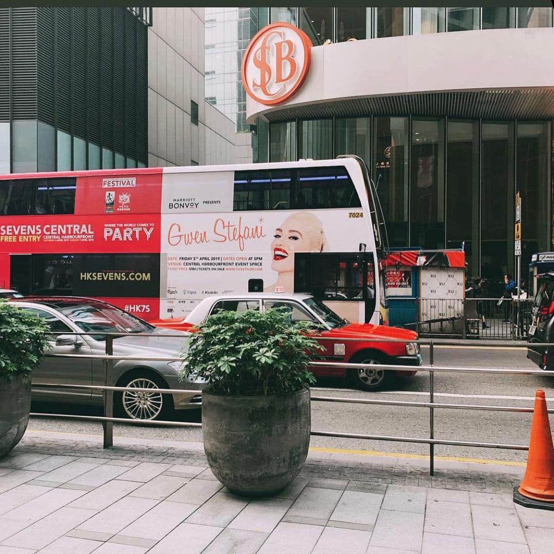 グウェン・ステファニーさんのインスタグラム写真 - (グウェン・ステファニーInstagram)「#hongkong #hereicome! 👏🏻👏🏻👏🏻gx  #MarriottBonvoy #HK7s #wheretheworldcomestoplay」4月1日 13時49分 - gwenstefani