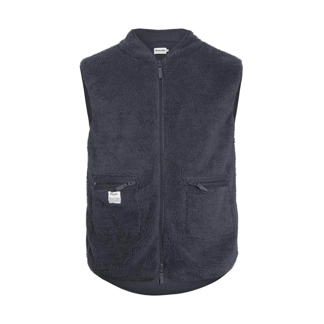 レステロッズのインスタグラム：「Navy Fleece vest with pockets SS19.  #originalneverdies #Resteröds #Heritagefashion #mensstyle」