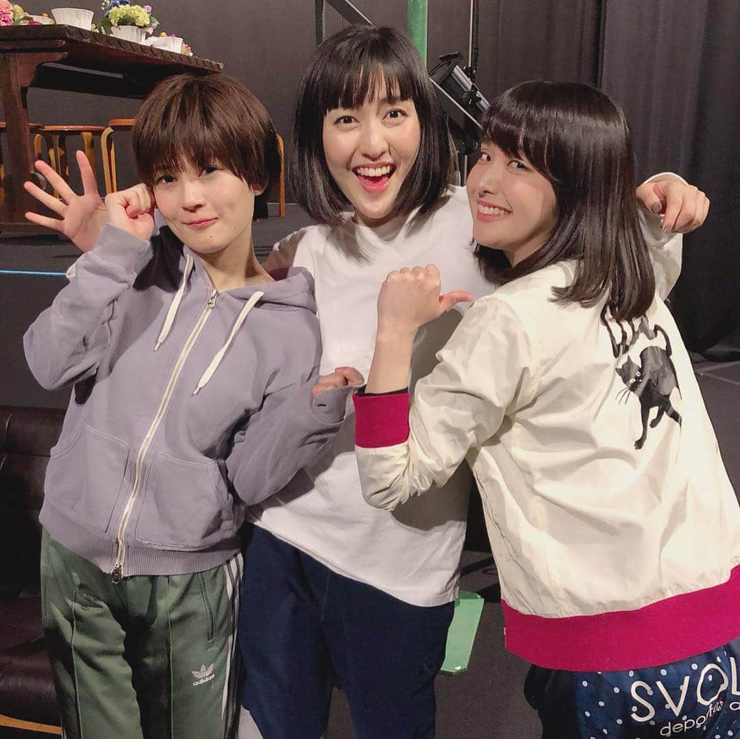 髙橋明日香のインスタグラム：「ひびのばら想い出写真②  ななせまるが使わなくなったお洋服くれた♡ かわいいのたくさんあって みんなでもらったよー！ ななせありがとう(ノv`*) 愛用する♡  #ひびのばら #キ上の空論 #お洋服嬉しい #岩井七世 #山内芹那 #高橋明日香 #齋藤明里」