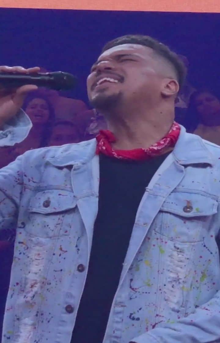Sorriso Marotoのインスタグラム：「Os vídeos do #SorrisoMarotoAoCuboAoVivoEmCores estão demais! Assista a todos no YouTube! 😀」