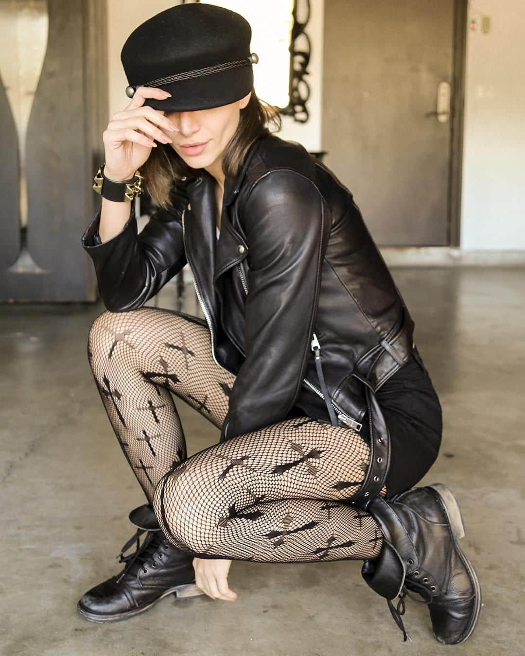 レッグアベニューさんのインスタグラム写真 - (レッグアベニューInstagram)「☠️ Moto Chic ☠️⁣ ⁣ Link in bio for these Worship Me Tights⁣ ⁣ ⁣#legavenue #ootd #hosiery #socks #tights #thighhighs #stockings #fishnets #wiwt #fashion #fashiongram #igfashion #outfitoftheday #whatiwore #lookbook #instastyle #instafashion #instagood #instalove #cross #legwear #moto #chic #legs #inspo⁣」4月1日 23時30分 - legavenue