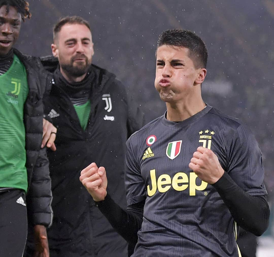 ユヴェントスFCさんのインスタグラム写真 - (ユヴェントスFCInstagram)「When you find out Juve play again tomorrow and it's not an #AprilFools joke! 🙌💪 #FinoAllaFine #ForzaJuve #CagliariJuve」4月1日 23時36分 - juventus