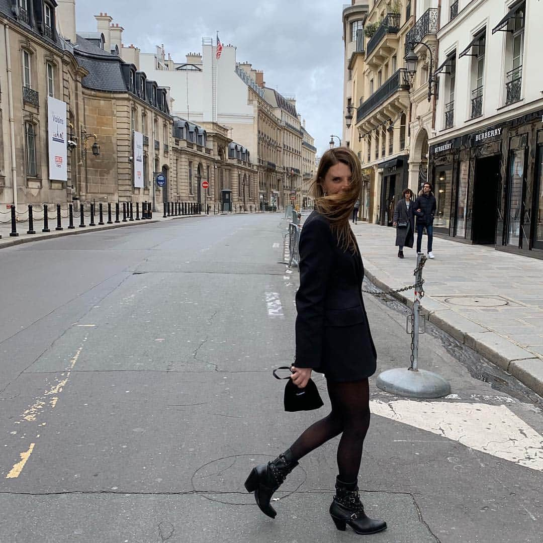 アンナ・デッロ・ルッソさんのインスタグラム写真 - (アンナ・デッロ・ルッソInstagram)「Saori and I 💞in Paris during last #pfw19 @saori_vj ❣️(wearing @celine and @balenciaga )」4月1日 23時43分 - annadellorusso