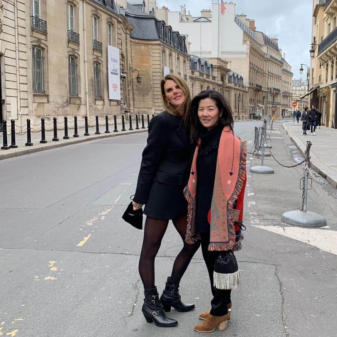 アンナ・デッロ・ルッソさんのインスタグラム写真 - (アンナ・デッロ・ルッソInstagram)「Saori and I 💞in Paris during last #pfw19 @saori_vj ❣️(wearing @celine and @balenciaga )」4月1日 23時43分 - annadellorusso