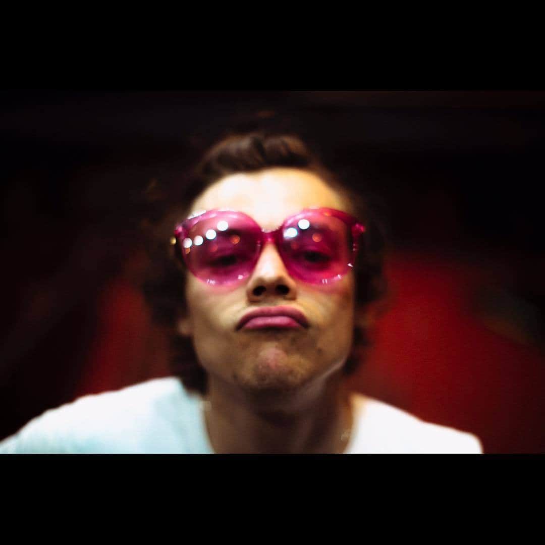 MTVさんのインスタグラム写真 - (MTVInstagram)「Perhaps the greatest April Fools Day prank of all is the fact that #HarryStyles hasn’t posted on his Instagram since July 16, 2018 WHERE ARE U HS?? 😔 | 📷 @helenepambrun.photography」4月1日 23時45分 - mtv