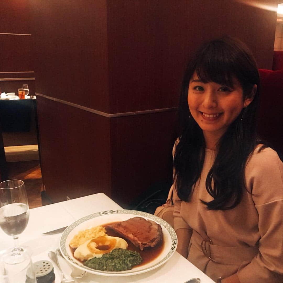 中島遥さんのインスタグラム写真 - (中島遥Instagram)「久しぶりに美味しーいお肉食べてきました🍖肉厚なローストビーフ🍖ボリュミーだったけど、柔らかくて食べれちゃう🤤しかも目の前で肉の塊からカットしてくれて見てて楽しかった♪ その他のお料理も最高でしたー♪(´ε｀ )さぁ、今日から新年度頑張れるー(^^) そいえば、今日新元号発表されましたね(^^) 「令和」人々が美しく心を寄せ合う中で、文化が生まれ育つ。 梅の花のように、日本人が明日への希望を咲かせる国でありますように☺️ 新たな時代が、始まりますね☺️ 幸せで明るい時代となりますように☺️ 皆さん、おやすみなさーい♪(´ε｀ )  #ロウリーズザプライムリブ #令和 #撮影会#撮影#model#モデル#portrait#ロケ#ファインダー越しの私の世界#東京カメラ部#カメラ#一眼レフ#フォロー#カメラ女子#follow#japan#japanesegirl #中島遥#いいね#コメント#ありがとうございます」4月1日 23時53分 - haruka_nakashima