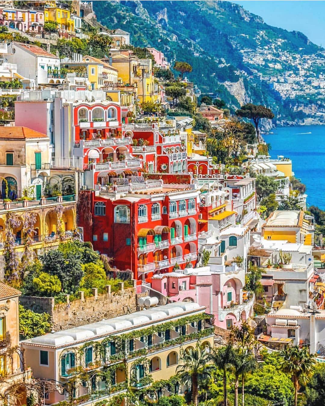 Wonderful Placesさんのインスタグラム写真 - (Wonderful PlacesInstagram)「Positano - Italy ✨❤️❤️❤️✨ . Picture by ✨✨@ournextflight✨✨ #wonderful_places for a feature ❤️」4月1日 23時53分 - wonderful_places