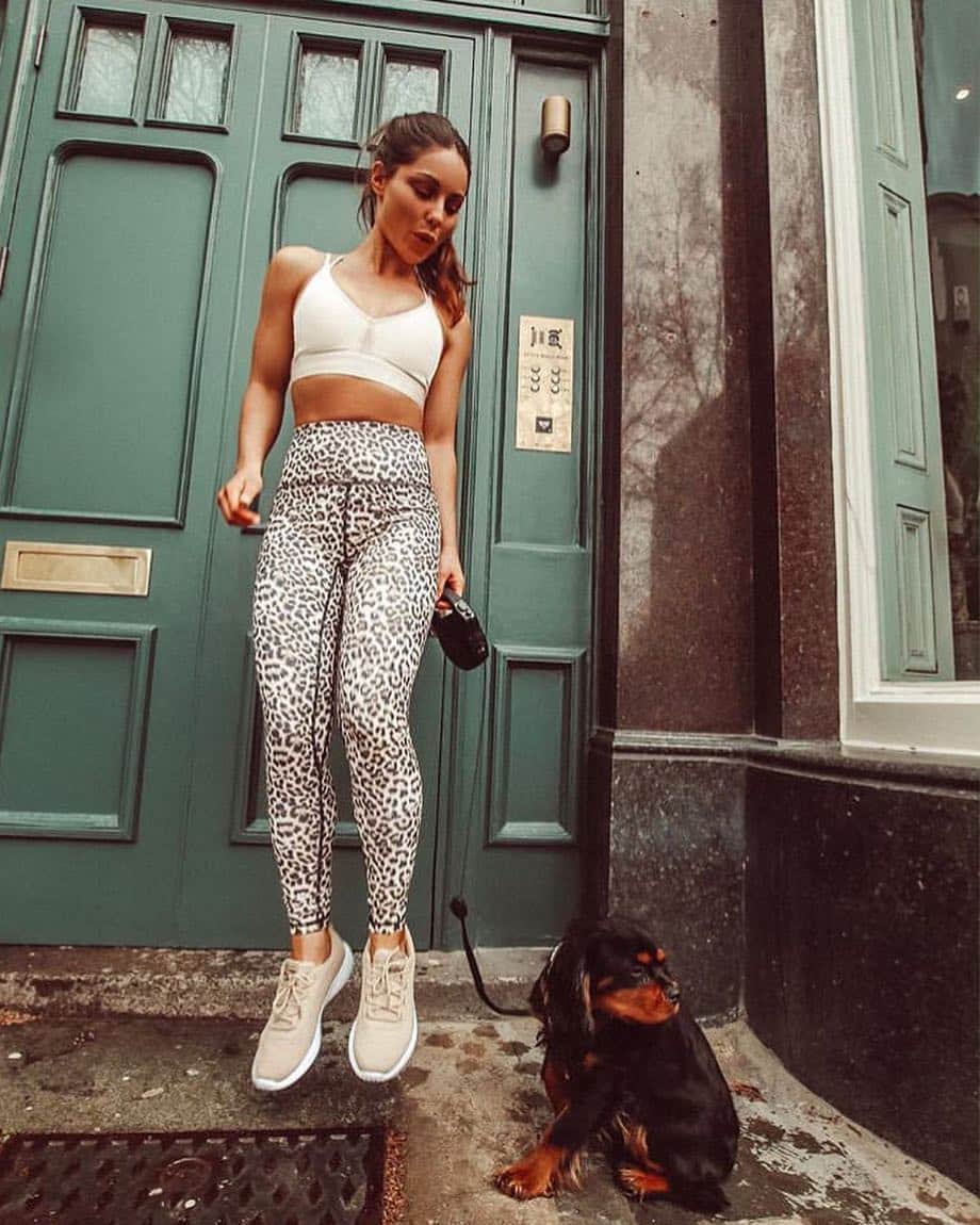 のインスタグラム：「Monday motivation! 💪🏽 @louise.thompson wearing the Gola Active Izzu trainer #golaactive #fitness #training #health #healthandfitness」