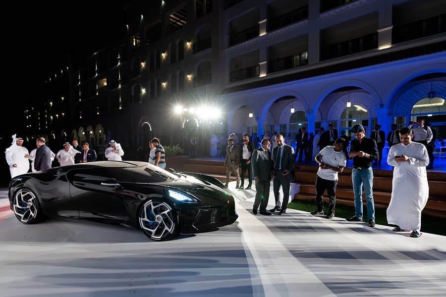 ブガッティさんのインスタグラム写真 - (ブガッティInstagram)「After a grandiose premiere at the Geneva Motor Show, Bugatti Président Stephan Winkelmann presented ‘La Voiture Noire’ to an exclusive clientele in Dubai, where our local partner Al Habtoor Motors launched their activities for the brand’s 110th anniversary. #Bugatti #BugattiDubai #BugattiUAE #AlHabtoorMotors #UAE #Dubai #LaVoitureNoire #Bugatti110Ans #110yearsofBugatti #StephanWinkelmann」4月2日 0時00分 - bugatti