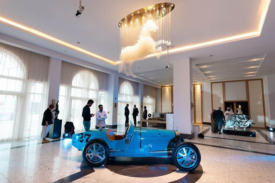 ブガッティさんのインスタグラム写真 - (ブガッティInstagram)「After a grandiose premiere at the Geneva Motor Show, Bugatti Président Stephan Winkelmann presented ‘La Voiture Noire’ to an exclusive clientele in Dubai, where our local partner Al Habtoor Motors launched their activities for the brand’s 110th anniversary. #Bugatti #BugattiDubai #BugattiUAE #AlHabtoorMotors #UAE #Dubai #LaVoitureNoire #Bugatti110Ans #110yearsofBugatti #StephanWinkelmann」4月2日 0時00分 - bugatti