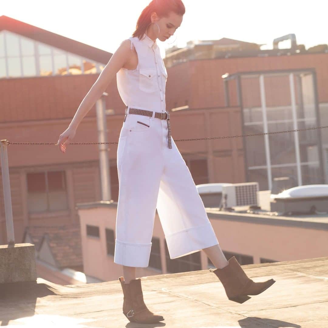 ディーゼルのインスタグラム：「Comfy fit, relaxed leg, and great for spicing up your silhouette, what more can you ask for in a denim? #DieselDenim #DieselSummer #ForSuccessfulLiving」