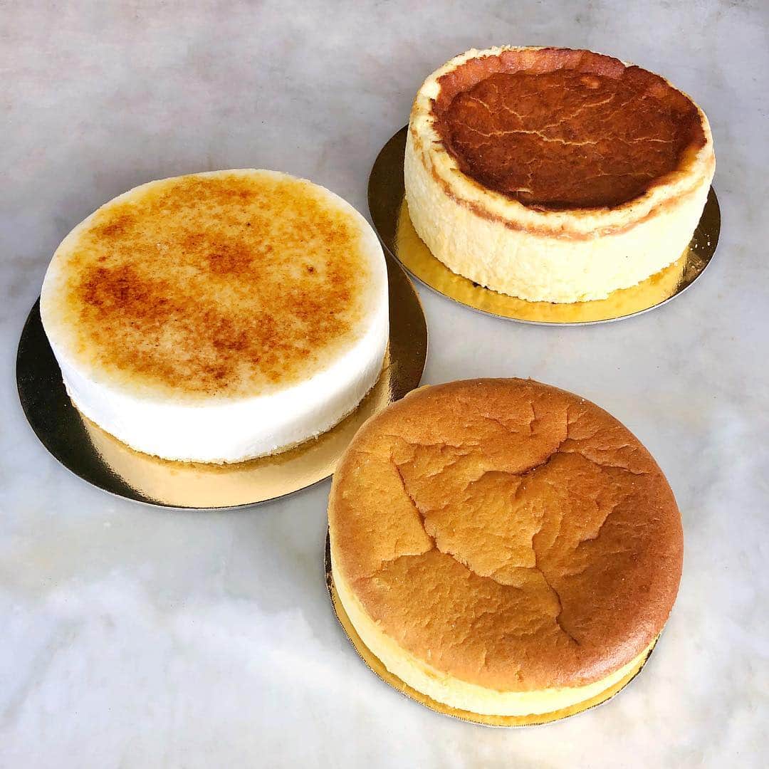 DOMINIQUE ANSEL BAKERYさんのインスタグラム写真 - (DOMINIQUE ANSEL BAKERYInstagram)「Three different cheesecakes for dessert at our U.P. Fromagerie menu here at @dominiqueanselkitchen: a fluffy Japanese-style, our signature DA cheesecake made with ricotta and fromage blanc with a lightly bruléed top, and a silky creamy San Sebastián-style with a gorgeous golden crust. May 2019 tickets (our final month for this cheesy menu) launch TODAY at 12pm at up.dominiqueanselkitchen.com via @Resy. #UPFromagerie #UnlimitedPossibilities」4月2日 0時06分 - dominiqueansel
