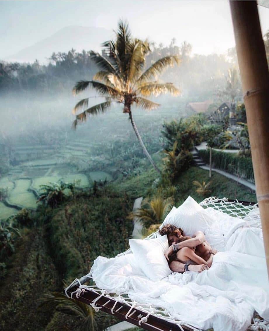 The Luxury Lifestyle Magazineさんのインスタグラム写真 - (The Luxury Lifestyle MagazineInstagram)「Imagine waking up here 😍 Tag someone you would take here #Bali  By: @samkolder & @chelseakauai」4月2日 0時09分 - luxurylifestylemagazine