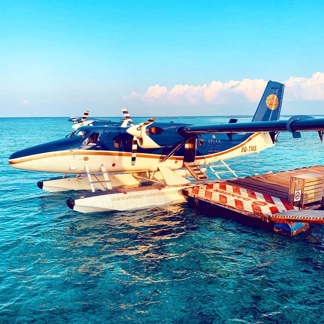 Velaa Private Islandさんのインスタグラム写真 - (Velaa Private IslandInstagram)「Can you spot our private seaplane coming to land in the distance? ✈️ We hope to welcome you onboard soon! ☀️🏝」4月2日 0時10分 - velaaprivateisland