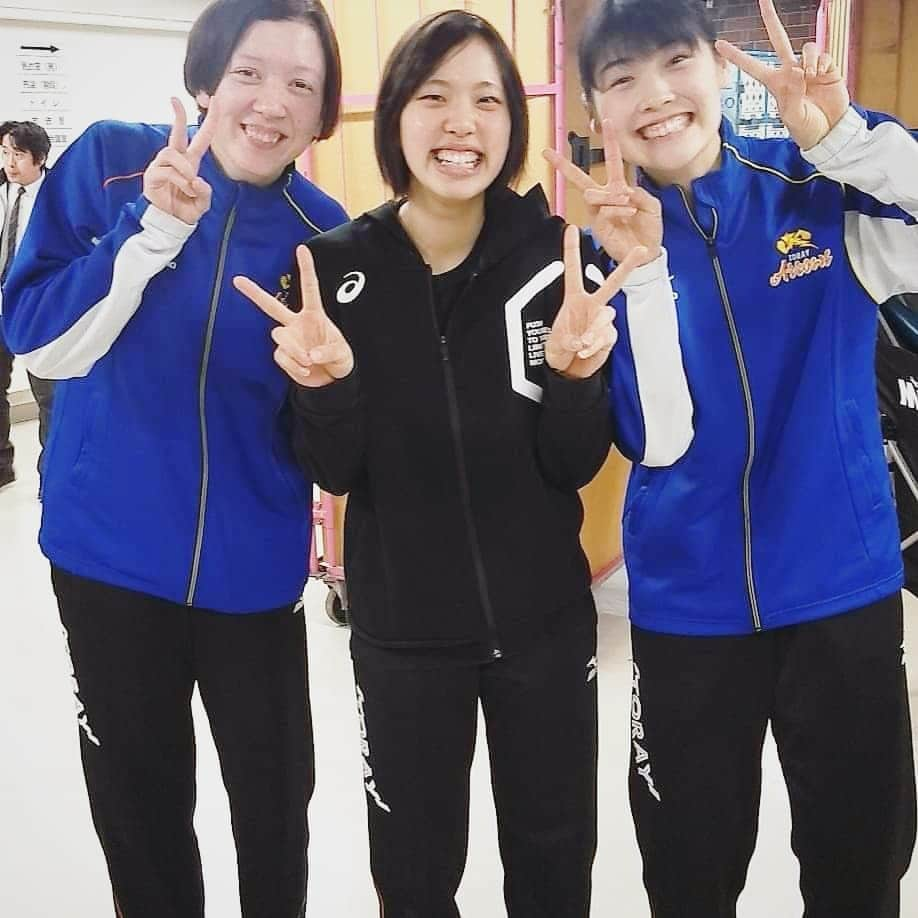 矢田部ゆかさんのインスタグラム写真 - (矢田部ゆかInstagram)「東レが6年ぶりの決勝進出👏  試合後の記者会見で私は、菅野監督と堀川キャプテンに質問を🙋🎤 会見後もお話できました😊 素敵な3ショットありがとうございます😁  #DAZN #Vリーグ #ファイナル3 #島津アリーナ京都 #東レアローズ #堀川真理 選手  #関菜々巳 選手 #黒後愛 選手」4月2日 0時11分 - yucaparis93