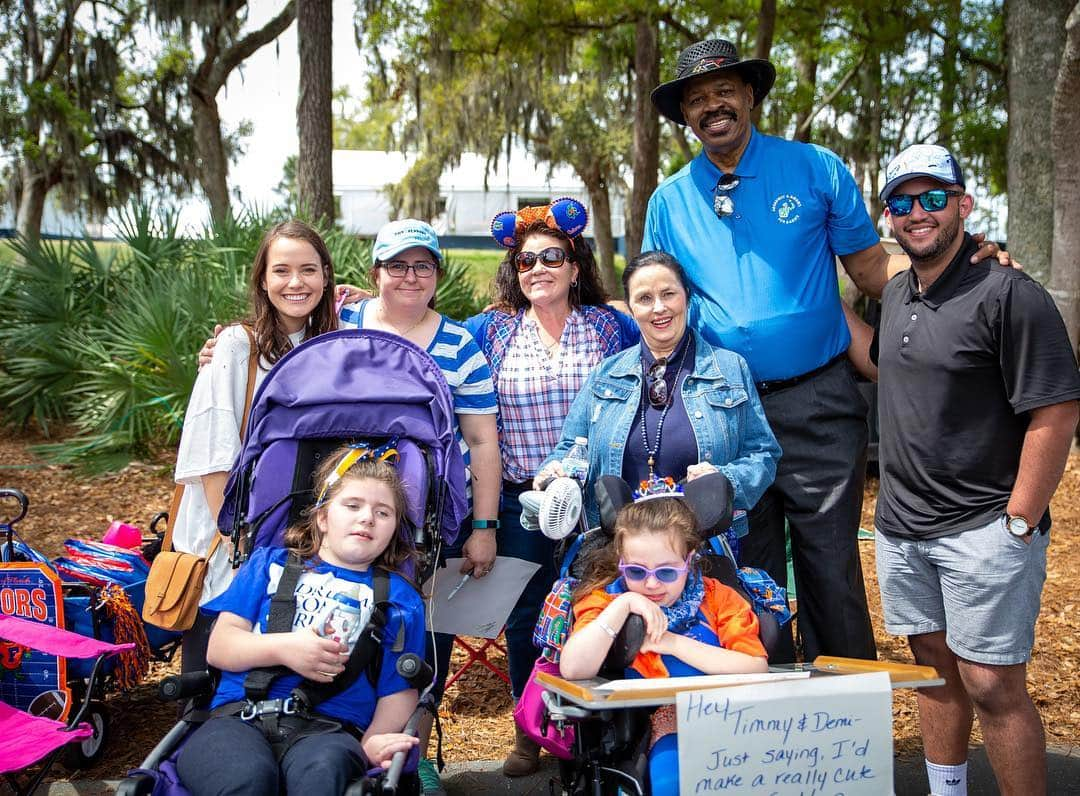 コリー・ロバートソンさんのインスタグラム写真 - (コリー・ロバートソンInstagram)「I can’t stop thinking about this weekend with @timtebowfoundation @tpcsawgrass @timtebow and his team passionately loves on, honors, believes in, and gives hope to kids and families that need it the most! So inspired by how @timtebow didn’t wait till he was older, until he got married, till after his kids were grown and he had more time, till after he retired, till he had life figured out, or whatever else we can come up with as an excuse...to do what God asks us all to do, to love others like ourselves. Tim takes his gifts and his talents and uses them not for his glory, but for God’s. He loves like Jesus, believes in his mission of faith, hope and love and inspires others to believe with him. Thanks @timtebowfoundation for allowing us to believe with you this weekend and to be a small part of the great work you are doing.」4月2日 0時14分 - bosshogswife