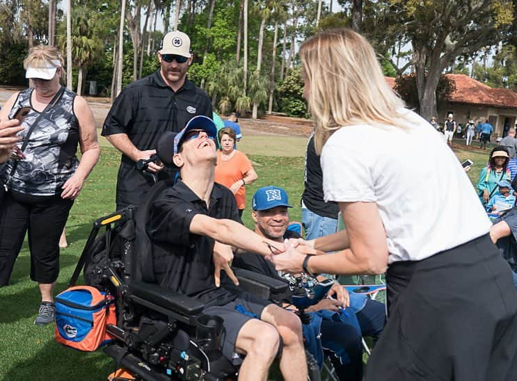 コリー・ロバートソンさんのインスタグラム写真 - (コリー・ロバートソンInstagram)「I can’t stop thinking about this weekend with @timtebowfoundation @tpcsawgrass @timtebow and his team passionately loves on, honors, believes in, and gives hope to kids and families that need it the most! So inspired by how @timtebow didn’t wait till he was older, until he got married, till after his kids were grown and he had more time, till after he retired, till he had life figured out, or whatever else we can come up with as an excuse...to do what God asks us all to do, to love others like ourselves. Tim takes his gifts and his talents and uses them not for his glory, but for God’s. He loves like Jesus, believes in his mission of faith, hope and love and inspires others to believe with him. Thanks @timtebowfoundation for allowing us to believe with you this weekend and to be a small part of the great work you are doing.」4月2日 0時14分 - bosshogswife