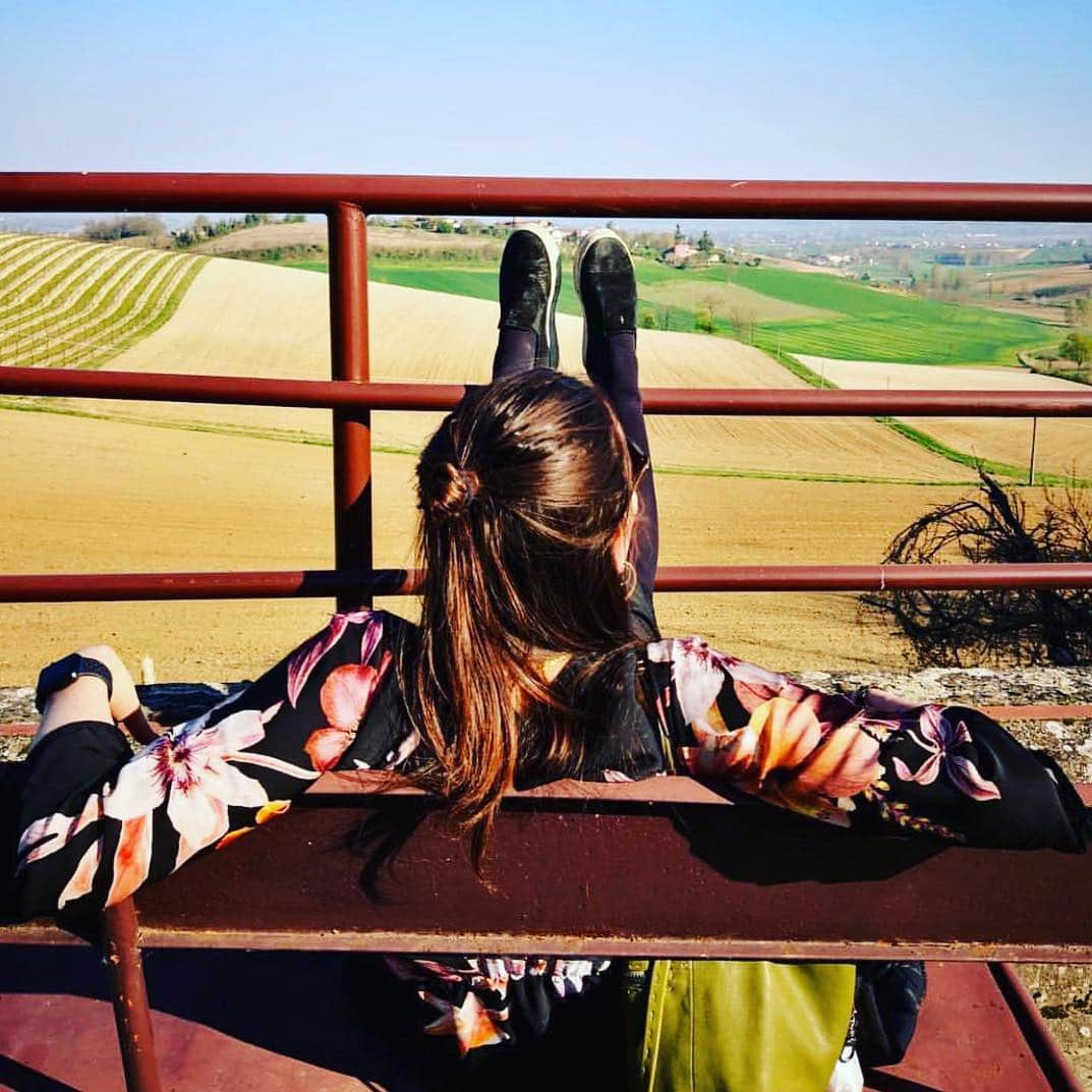 エンリーベグリンのインスタグラム：「Italian countryside.... trough Henry Beguelin shoes . #henrybeguelin#shoes#slipon#suede#vegtannedleather#handmade#monferrato#countyside#」