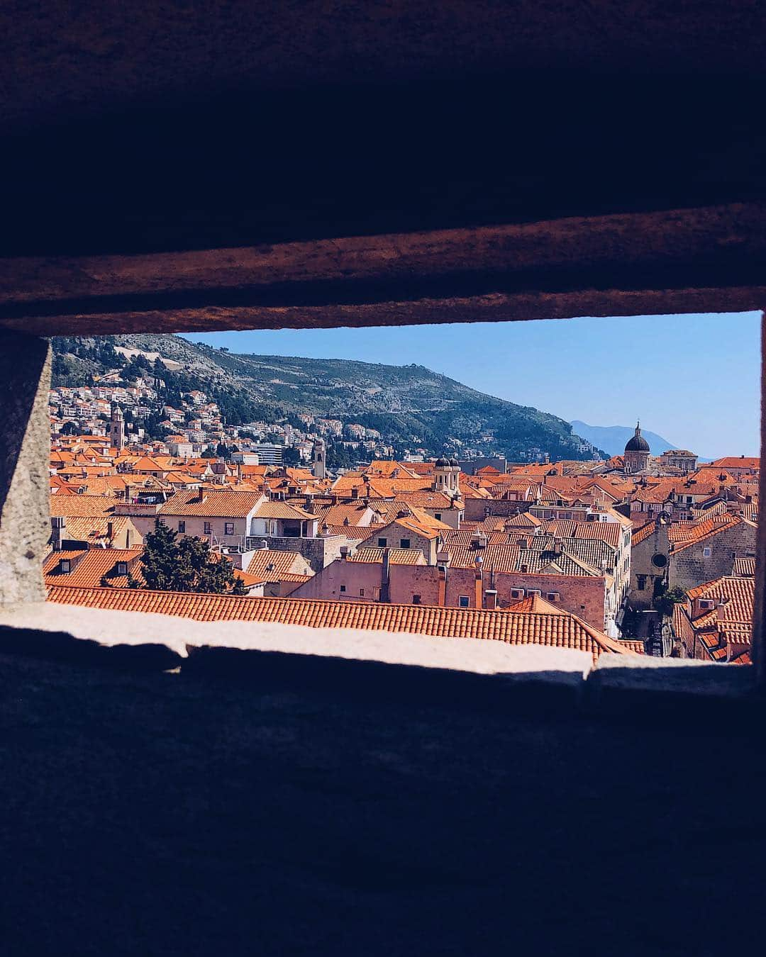 sananasさんのインスタグラム写真 - (sananasInstagram)「Break up with your girlfriend cause I’m bored ... 😆Nouvelle vidéo à 18h ! Qui sera là ? 🙋🏻‍♀️ . #Croatie #Croatia #ForTheThrone #UrbanDecay #Dubrovnik #Magnifique #DansLaFamilleDesFenetres」4月2日 0時38分 - sananas2106