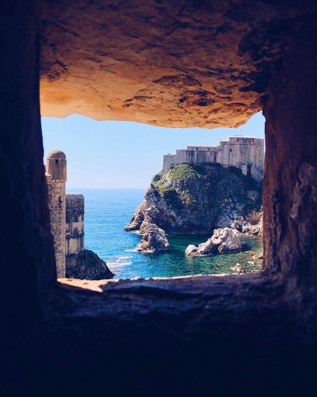 sananasさんのインスタグラム写真 - (sananasInstagram)「Break up with your girlfriend cause I’m bored ... 😆Nouvelle vidéo à 18h ! Qui sera là ? 🙋🏻‍♀️ . #Croatie #Croatia #ForTheThrone #UrbanDecay #Dubrovnik #Magnifique #DansLaFamilleDesFenetres」4月2日 0時38分 - sananas2106