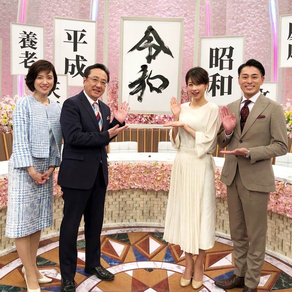 フジテレビアナウンサーのインスタグラム：「・ 新しい時代が告げられた日。皆さんはどんなスタートを切りましたか？  #令和 #20190401 …と思ったらもう2日😅 #新元号  #LiveNewsit! #ライブニュースイット  #加藤綾子 #木村拓也  #めざましテレビ #三宅正治  #日曜報道THEPRIME #梅津弥英子  #万葉集 #梅の花の歌からの引用 #密かに喜び母にラインしてしまった☺️ #うめづ日記 #フジテレビアナウンサー」