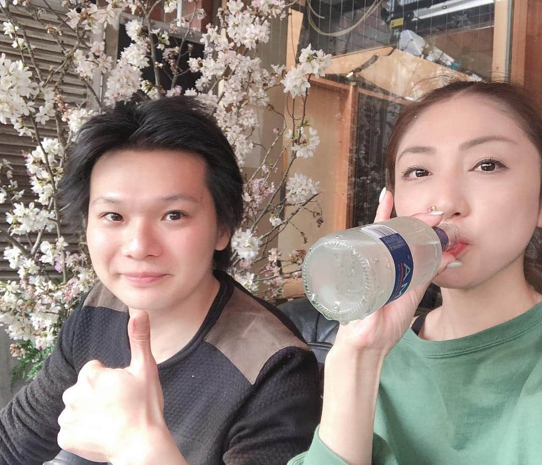 中川愛海さんのインスタグラム写真 - (中川愛海Instagram)「日曜日は昼から同じ年だけの花見バーベキュー🌸 3人しか集まらずでしたが途中からはまらいんのあこちゃんとお店スタッフ可愛い子ちゃんが参加❤️ 何だかんだ同じ年仲良し仲間！ 楽しかった！ @ami_nakagawa_  #お花見 #中川愛海 #一日一回カンパイ」4月1日 15時56分 - ami_nakagawa_