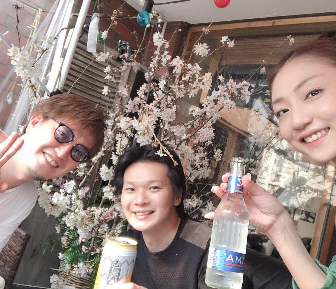 中川愛海さんのインスタグラム写真 - (中川愛海Instagram)「日曜日は昼から同じ年だけの花見バーベキュー🌸 3人しか集まらずでしたが途中からはまらいんのあこちゃんとお店スタッフ可愛い子ちゃんが参加❤️ 何だかんだ同じ年仲良し仲間！ 楽しかった！ @ami_nakagawa_  #お花見 #中川愛海 #一日一回カンパイ」4月1日 15時56分 - ami_nakagawa_