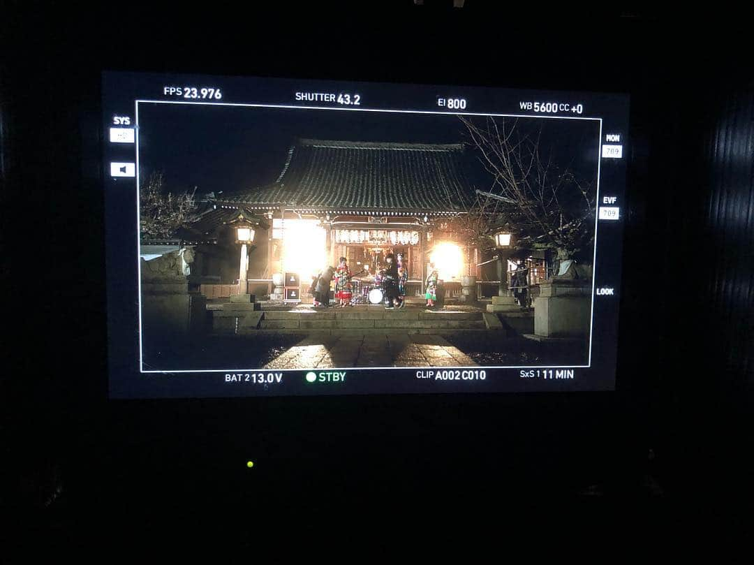 小鳩ミクさんのインスタグラム写真 - (小鳩ミクInstagram)「MV"祇園町" みてくれはりましたかぁ？ぽ 今日の東京も寒いどすけど 神社さんの夜の撮影も なかなか 寒かったんどすえ🕊ぽ。 素敵な演奏シーンを撮らせていただいた #法輪寺 #電電宮さんにも感謝どす🕊 #bandmaiko」4月1日 15時56分 - kobatomiku