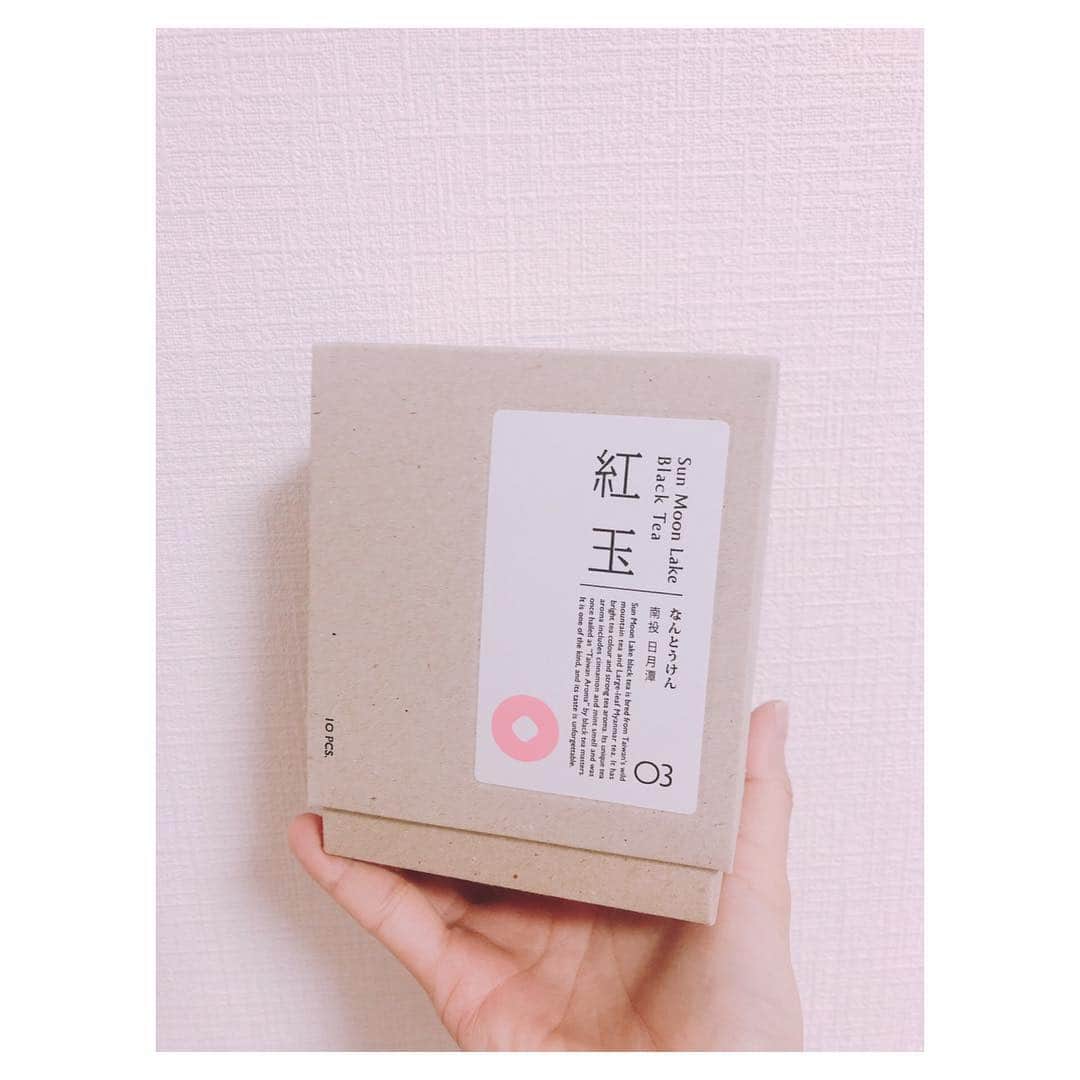 一木千洋のインスタグラム：「友達から台湾のおみやげもらったよ☺️﻿ 紅茶！﻿ おいしくいただいています✨﻿ ﻿ #台湾 #お茶 #おみやげ #お茶好き」