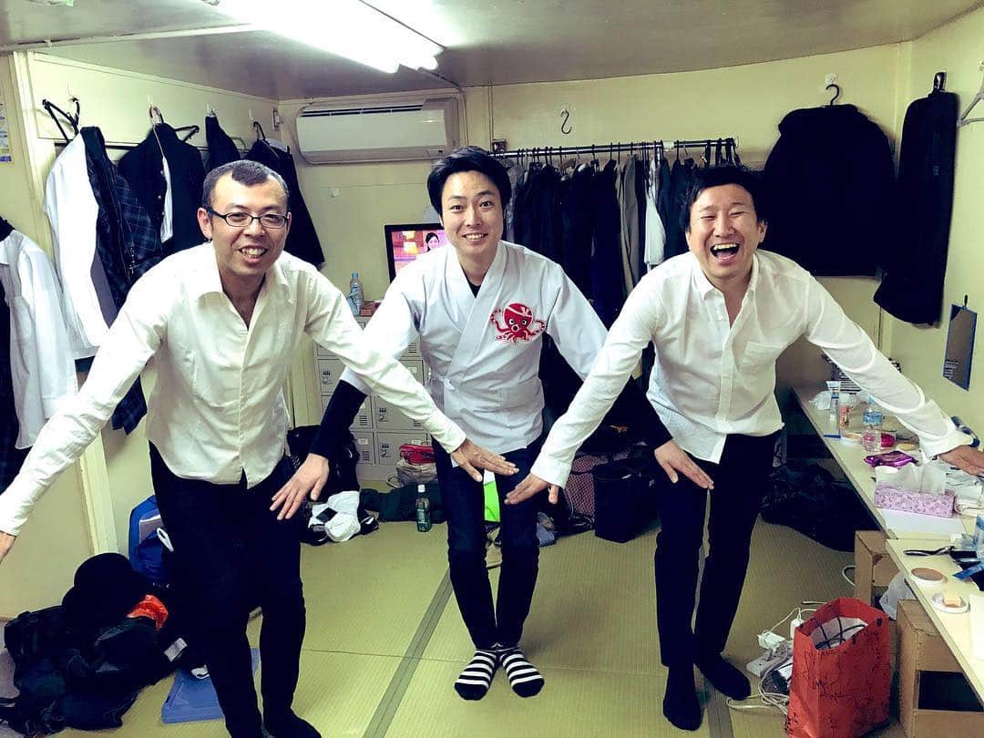 信濃岳夫さんのインスタグラム写真 - (信濃岳夫Instagram)「‪仲良しのジョイマン！！‬ ‪東京の同期！！‬ ‪ななななポーズとしなちゃんポーズ！！‬ ‪てか新木優子さんがやってた「ありがとうオリゴ糖ダンス」可愛すぎ！！‬ ‪てことはジョイマン可愛すぎ！！‬」4月1日 16時13分 - takeoshinano
