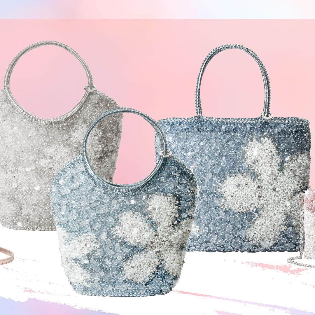 ANTEPRIMAさんのインスタグラム写真 - (ANTEPRIMAInstagram)「Blooming Sakura season with the captivating Motivo Collection 🌸  Crafted with the ANTEPRIMA’s iconic knitting technique, the Sakura pattern is braided boldly on the surface and embellished with refreshing and sparkling rhinestones to add an extra touch of glamour.  #motivo #sakura #cherryblossom #springbag #summerbag #springsummer2019 #wirebag #anteprimawirebag #anteprima #itbag #milanese #fashion #style #baglover #bagholic #italian #instafashion #instabags #アンテプリマ #ワイヤーバッグ #가방 #ミラコレ #ミラノ #ミラノコレクション2019 #패션 #스타일 #여자가방 #여름가방 #さくら #桜」4月1日 16時14分 - anteprimaofficial