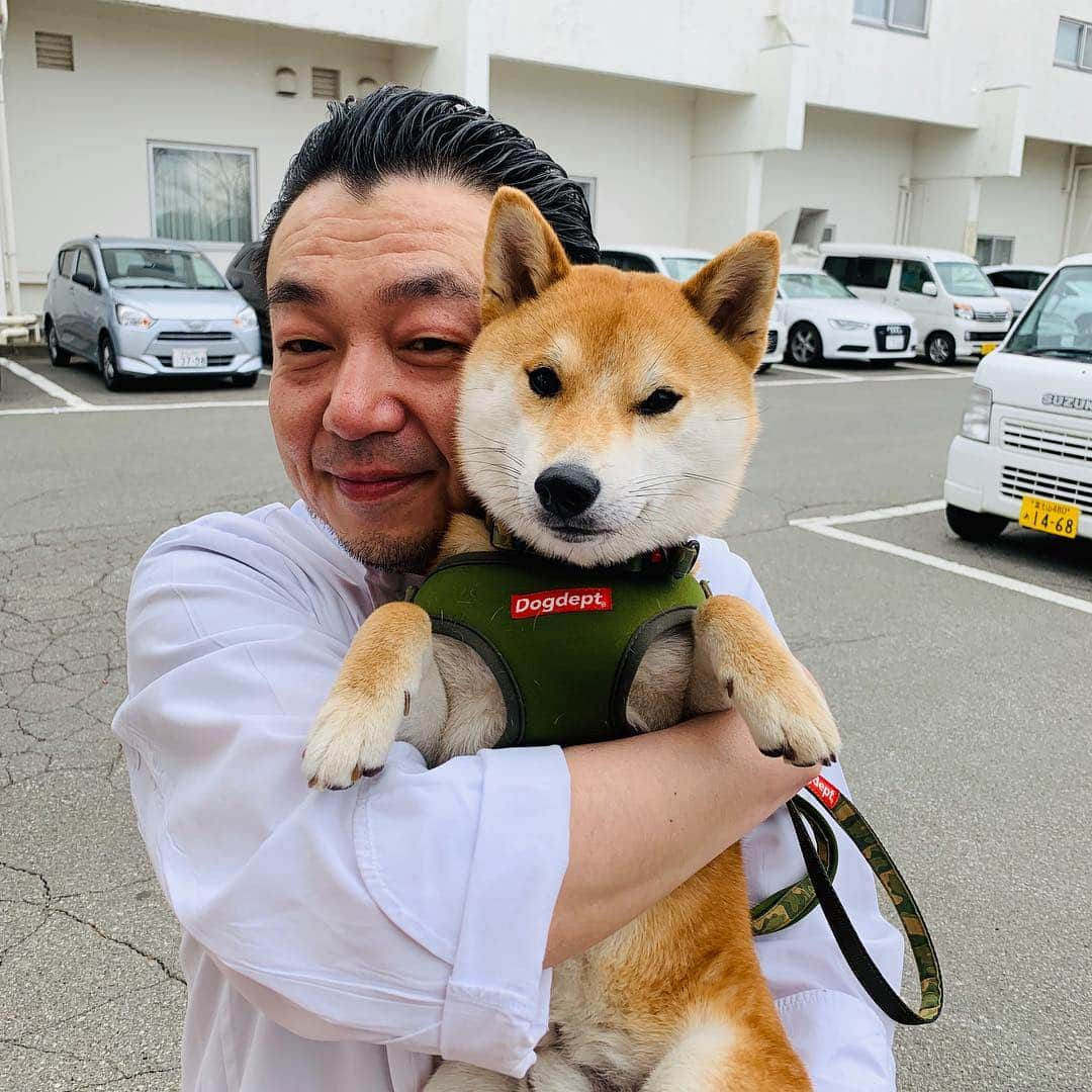 大山加奈さんのインスタグラム写真 - (大山加奈Instagram)「. . 贅沢で幸せな時間。 . . 子供たちに笑顔をプロジェクトで 何度も一緒に東北に 行かせていただいた 塘シェフと宮崎シェフに お招きいただき ホテルマウント富士へランチに。 . . 昼間から贅沢すぎました… . . おいしすぎて幸せすぎた… . . 塘シェフ、宮崎シェフ ホテルマウント富士のみなさま ありがとうございました‼︎ . . 今回も天気が悪く 富士山は1ミリもみえなくて 雨女な自分に辟易しましたが また来てねということだと思って 前向きにいきたいと思います笑。 . . みなさまぜひ絶景と 絶品のお料理の数々を堪能しに ホテルマウント富士へ‼︎ . . #ホテルマウント富士 #hotelmtfuji  #山中湖 #山中湖ランチ #山中湖グルメ」4月1日 16時17分 - kanaoyama0619