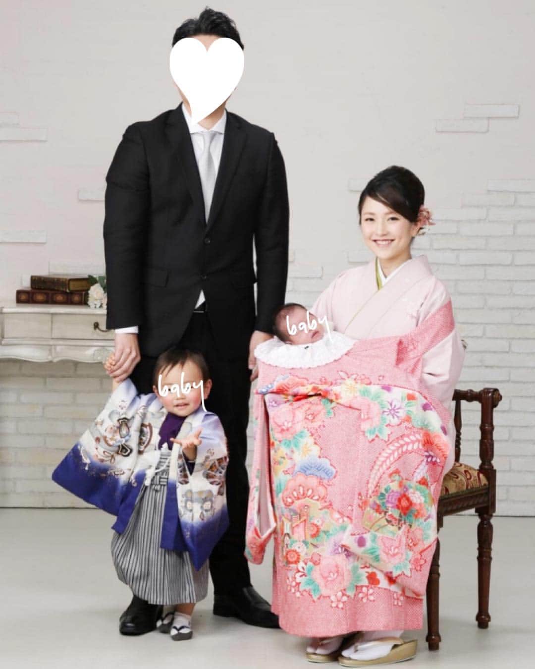 Remiさんのインスタグラム写真 - (RemiInstagram)「family pic for our babygirl 's 1month memorial🌸 今日から4月。 新元号「令和」が発表されましたね🇯🇵 我が家も今日から家族4人生活。 これから家族一丸となって新しい環境に慣れていこうと思います👨‍👩‍👧‍👦💗 こちらは広島でお宮参りをした際に撮った家族写真✨ せっかくなので私と息子も和服で撮影👘 主役の娘は終始ねんね、息子はずっとご機嫌でした😴😆♪ どんな兄妹になるのか楽しみ💓  #家族写真 #お宮参り #生後1ヶ月  #1歳7ヶ月 #babygirl #1m #babyboy #1y7m」4月1日 16時28分 - remi_912