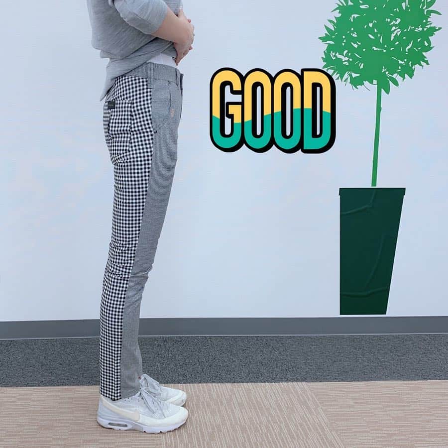 CURUCURUさんのインスタグラム写真 - (CURUCURUInstagram)「CURUCURU キュルキュル バイヤーの @anya0423 です🙋‍♀️ . EDWIN  GOLFの新作ボトムスがかなりイチオシなのでご紹介❣️ . 前後で柄の異なる切替パターンのスカートとロングパンツはとにかくシルエットがキレイ🙆‍♀️✨ 163cm、XSサイズ着用です。 . オフィスでの試着写真でゴミゴミしていてごめんなさい🙇‍♀️ ______________________________  #curucuru #キュルキュル #キュルキュルセレクト #golf #golfstagram  #instagolf #ゴルフ #ゴルフ女子  #ゴルフコーデ #ゴルフウェア #ゴルフファッション #golfwear #キュルパト #ゴルフ好きな人と繋がりたい #お洒落さんと繋がりたい #골프 #edwingolf #エドウィンゴルフ」4月1日 16時37分 - curucuru_golf