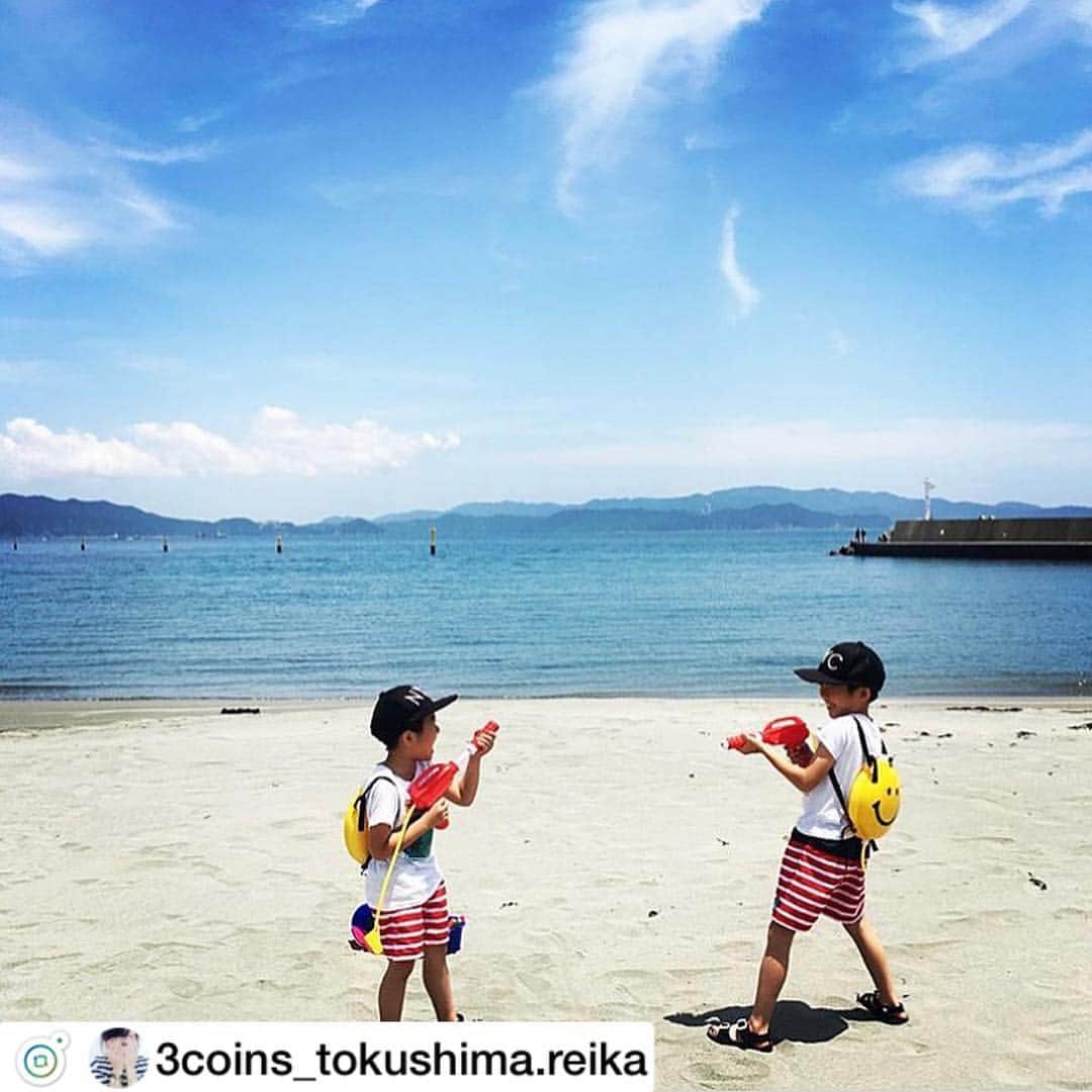 3COINSさんのインスタグラム写真 - (3COINSInstagram)「𓃗 𓃗 NEW MEMBER 𓃗 𓃗﻿ ﻿ またまたNEWメンバーのスタッフが登場です！﻿ 今回はどーんと3名の追加です！﻿ ﻿ ﻿ 3COINS ゆめタウン徳島店 reika﻿ @3coins_tokushima.reika  四国から更新中のreikaは2児のママ！﻿ とってもオシャレな写真でこれからの投稿が楽しみですね☆﻿ ﻿ ﻿ 3COINS+plus ららぽーと和泉店 yurie﻿ @3coins_izumi.yurie  ららぽーと和泉店 2人目の登場です！﻿ 現在更新中のhitomiと共にアクセサリーを投稿！﻿ ヘアアレンジなど真似したくなる投稿に要注目です♪﻿ ﻿ ﻿ 3COINS 二子玉川ライズ店 ayumi﻿ @3coins_futakotamagawa.ayumi ﻿ 二子玉から投稿中のayumiはとってもやる気満々！﻿ 様々なジャンルを投稿していくそうなのでぜひフォローを！﻿ ﻿ ﻿ お気に入りのスタッフや、お近くの店舗がございましたらぜひぜひスタッフアカウントもフォローしてみて下さいね♪﻿ ﻿ ﻿ #3COINS #スリーコインズ #スリコ﻿ #Instagram #staff #スタッフ  #スタッフ紹介 #instagramer」4月1日 16時38分 - 3coins_official
